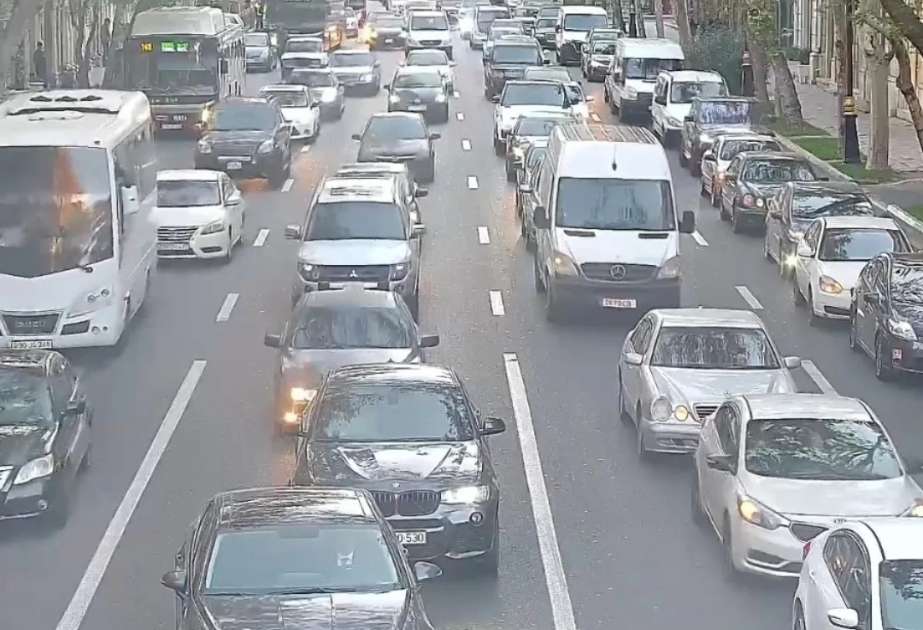 Bakıda bir sıra yollarda sıxlıq yaranıb