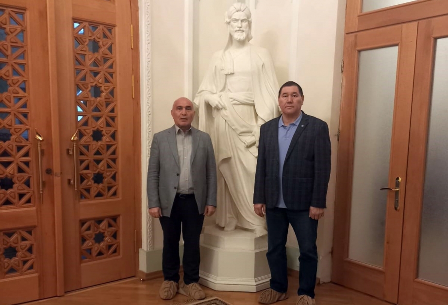 Qazaxıstan alimi Ədəbiyyat Muzeyinin ekspozisiyasını yüksək qiymətləndirib