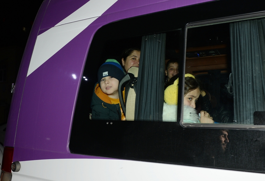 Otro grupo de residentes fueron enviados a la ciudad liberada de Fuzuli