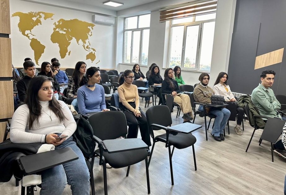 “Oxu klubu”nda tələbələrlə görüş
