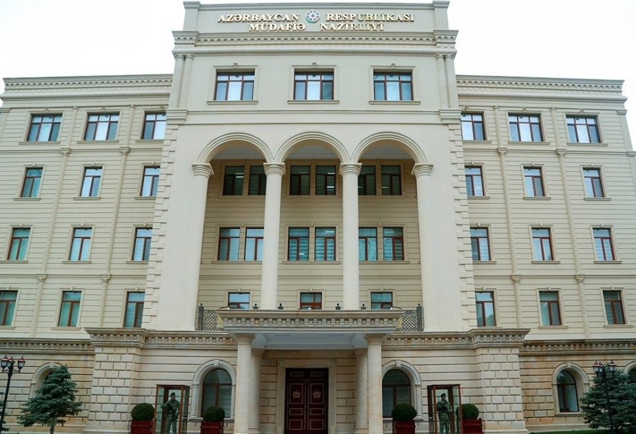 格鲁吉亚国防部长访问阿塞拜疆