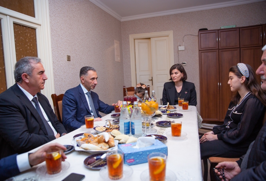 Nazir Rəşad Nəbiyev Salyanda şəhid ailəsini ziyarət edib
