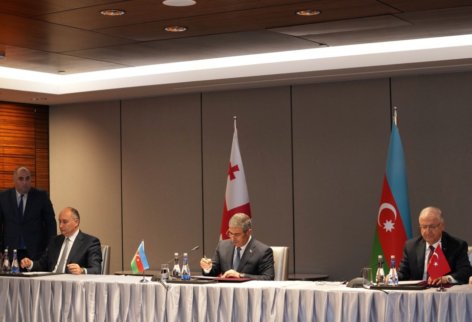 Azərbaycan, Türkiyə və Gürcüstan müdafiə nazirlərinin 10-cu üçtərəfli görüşünün yekununa dair Protokol imzalanıb - YENİLƏNİB VİDEO