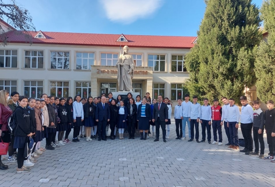 Ağdaşda Ümummilli Liderə həsr olunan mühazirələr dinlənilib