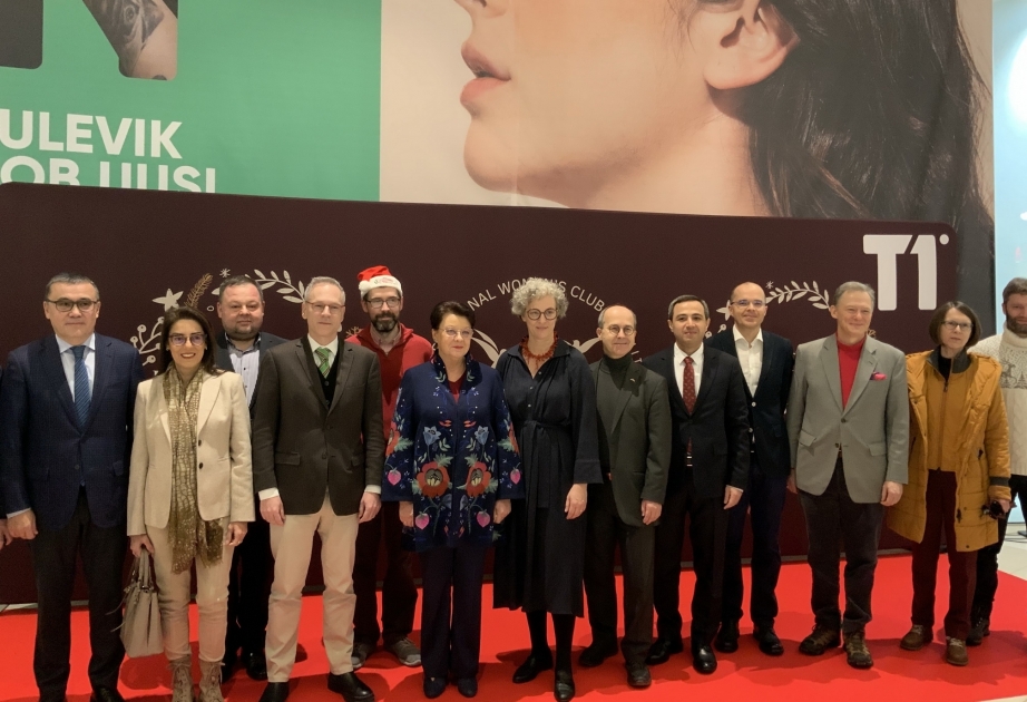 Productos azerbaiyanos se presentan en el Bazar Internacional de Navidad de Tallin