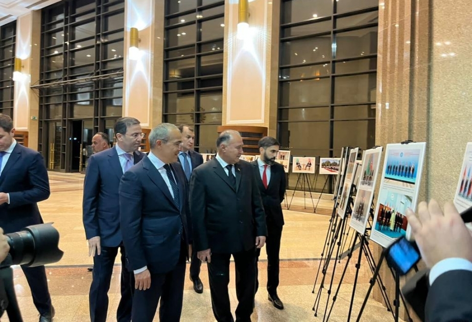Aşqabadda Ulu Öndər Heydər Əliyevin 100 illik yubileyinə həsr olunmuş fotosərgi açılıb