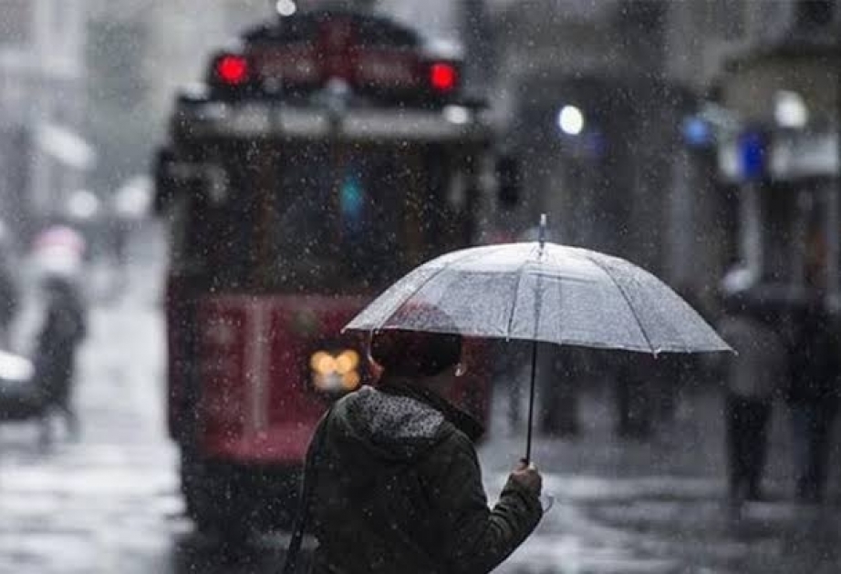 İstanbulda güclü külək bir nəfərin ölümünə səbəb olub