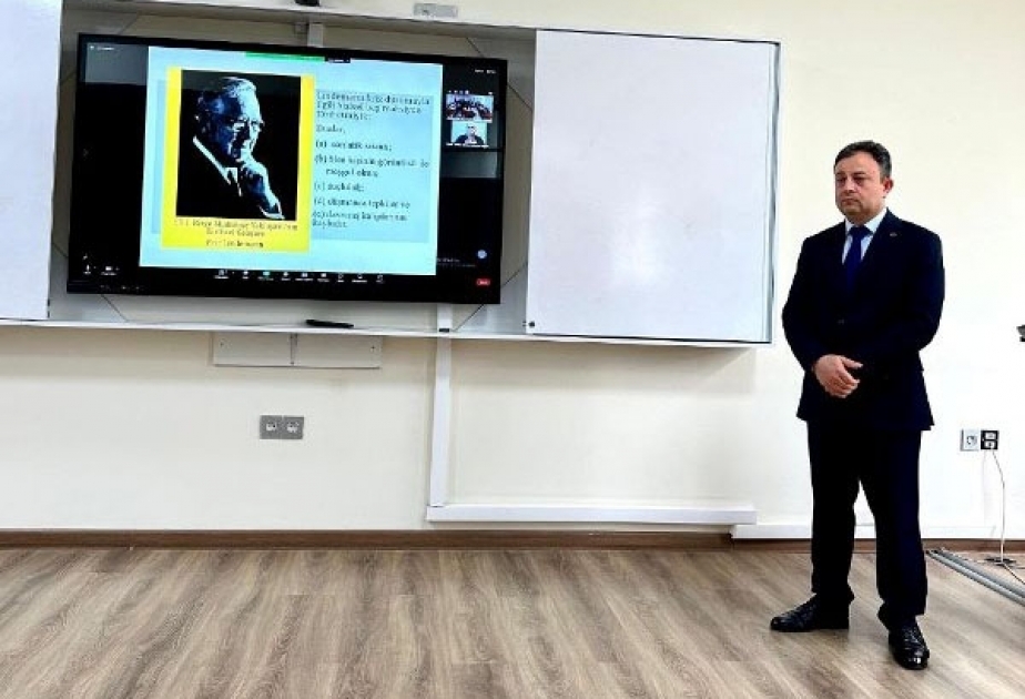 İstanbul Universitetinin dosenti UNEC tələbələrinə mühazirə oxuyub