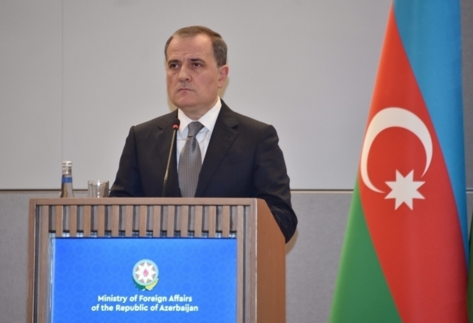 Ministro de Asuntos Exteriores de Azerbaiyán parte rumbo a Macedonia del Norte