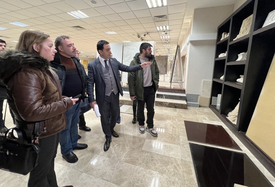 Media nümayəndələri özəlləşdiriləcək dövlət müəssisələrində olublar
