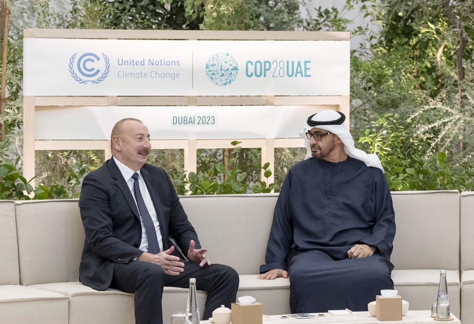 Präsident Ilham Aliyev trifft den Präsidenten der Vereinigten Arabischen Emirate Sheikh Mohamed bin Zayed Al Nahyan in Dubai  AKTUALISIERT VIDEO