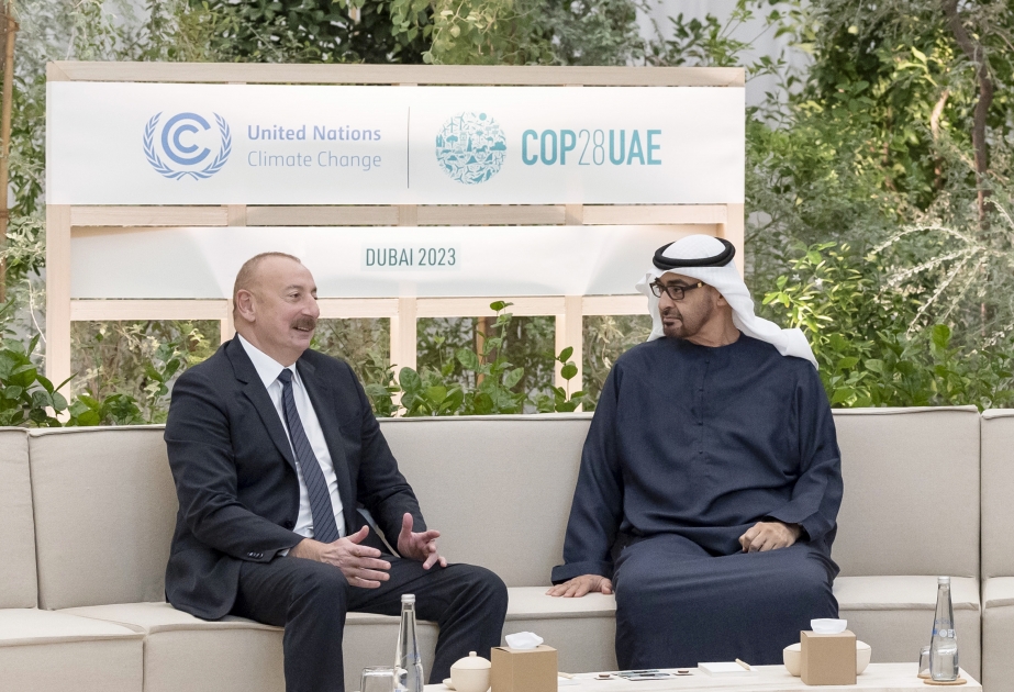 El Presidente Ilham Aliyev se reúne con el Presidente de los Emiratos Árabes Unidos