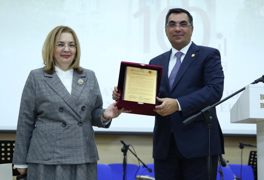 В Бакинской высшей школе нефти отметили 100-летие Университета культуры и искусств