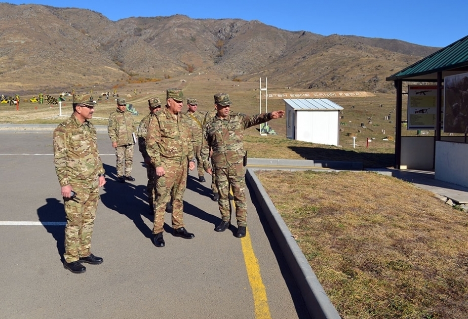 El jefe del Estado Mayor del Ejército de Azerbaiyán inspecciona la preparación para el combate de las unidades militares estacionadas en zonas de alta montaña