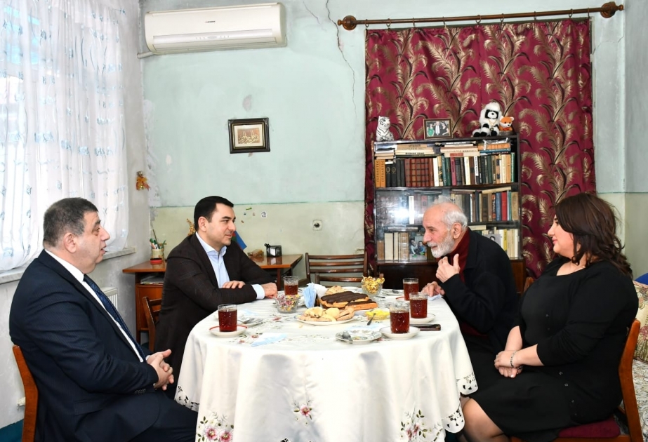 Tanınmış kinorejissor Akif Rüstəmov evində ziyarət edilib
