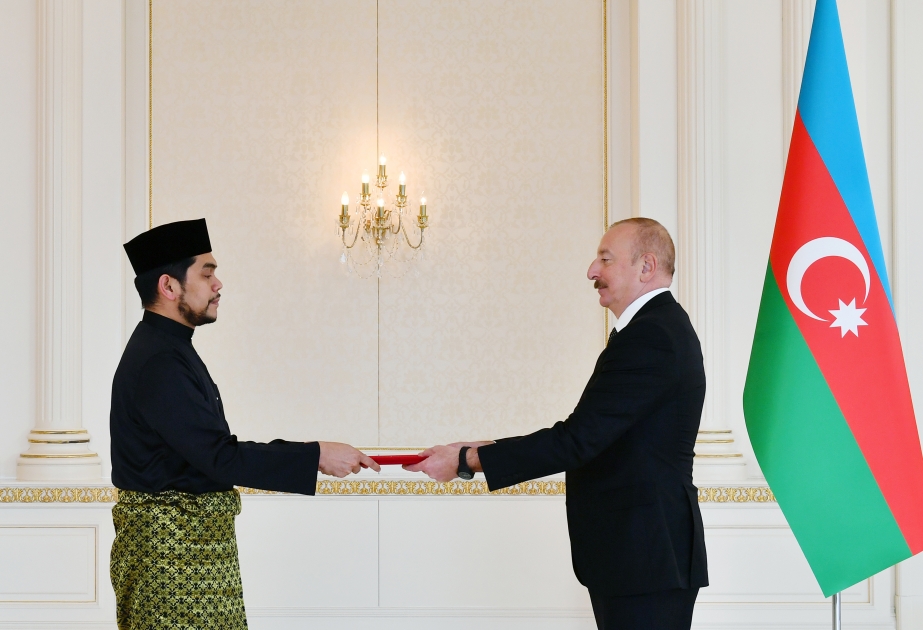 Президент Ильхам Алиев принял верительные грамоты новоназначенного посла Малайзии в Азербайджане  ОБНОВЛЕНО ВИДЕО