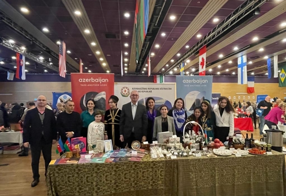 La embajada de Azerbaiyán participa en un evento de caridad en Letonia