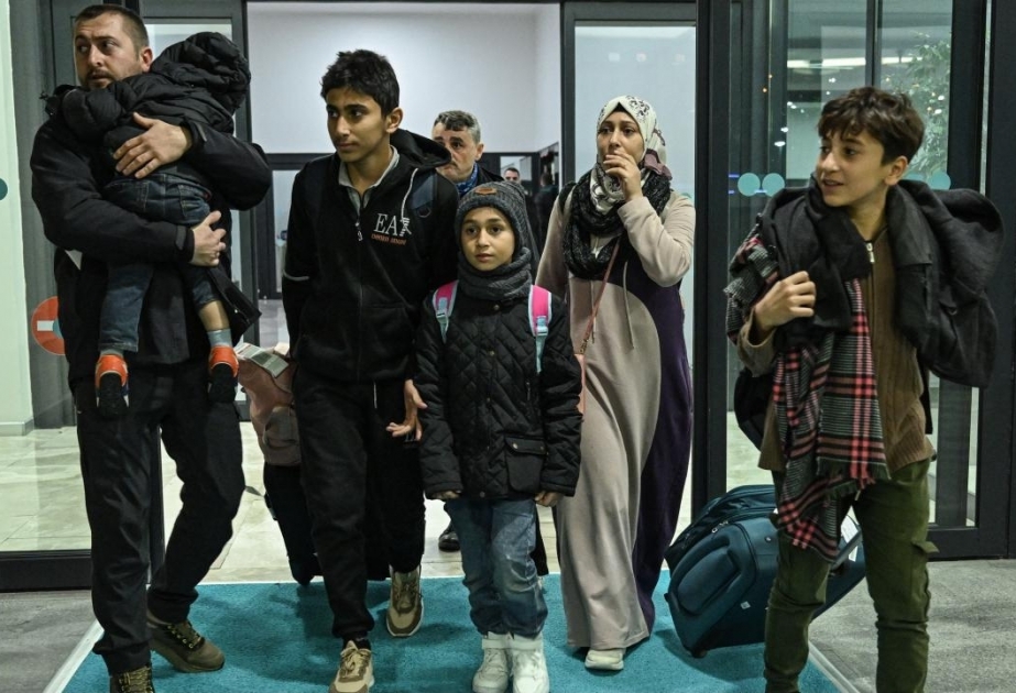 Ciudadanos turcos evacuados de Gaza llegan a Estambul