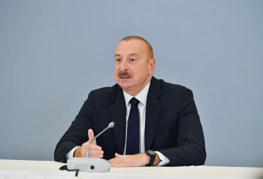 Le président Ilham Aliyev : Pour nous, le plus important est de créer des emplois décents pour les anciens réfugiés