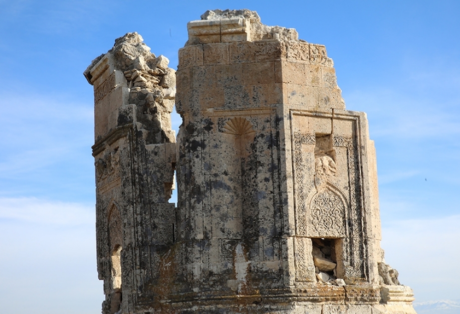 Vanda baş verən zəlzələdə ziyan görən “Qara Yusuf bəy” türbəsinin bərpasına başlanılıb
