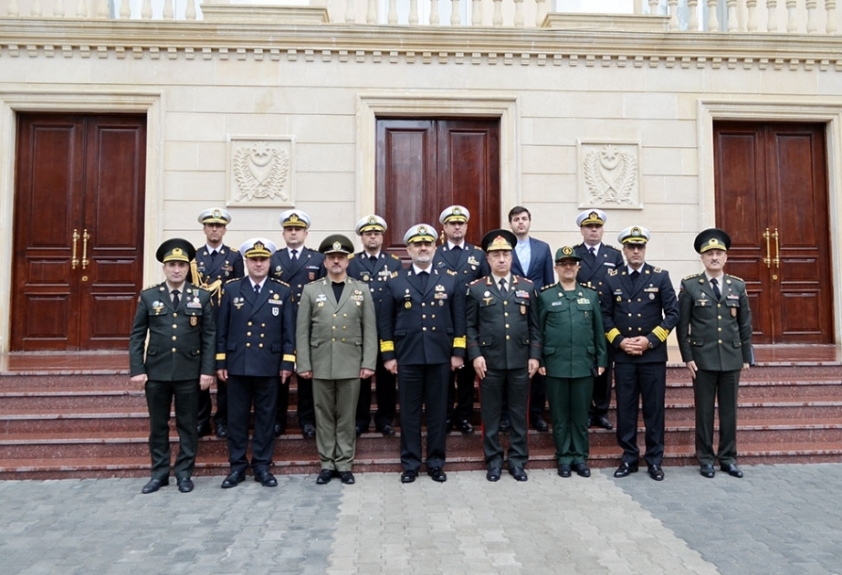 Iranische Marinedelegation besucht Militärinstitut und eine von Militäreinheiten
