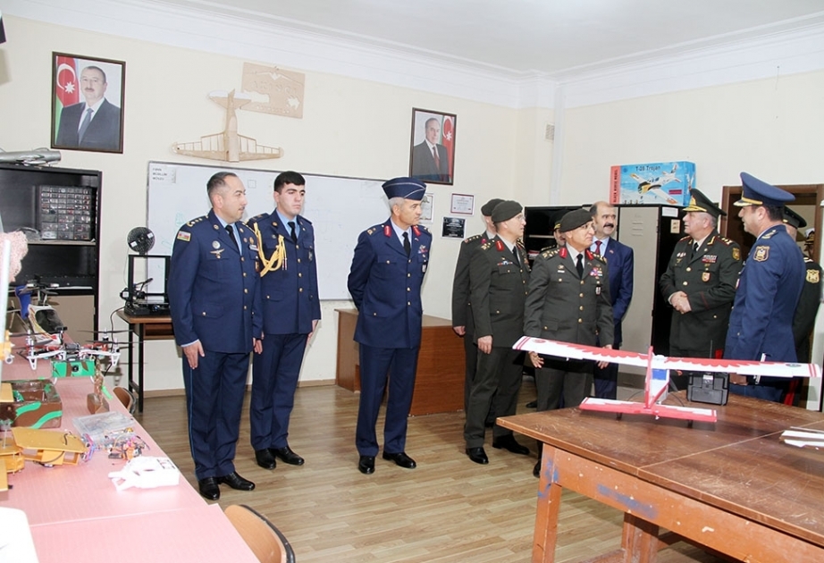 Aserbaidschan und Türkei erörtern Zusammenarbeit bei militärischer Ausbildung