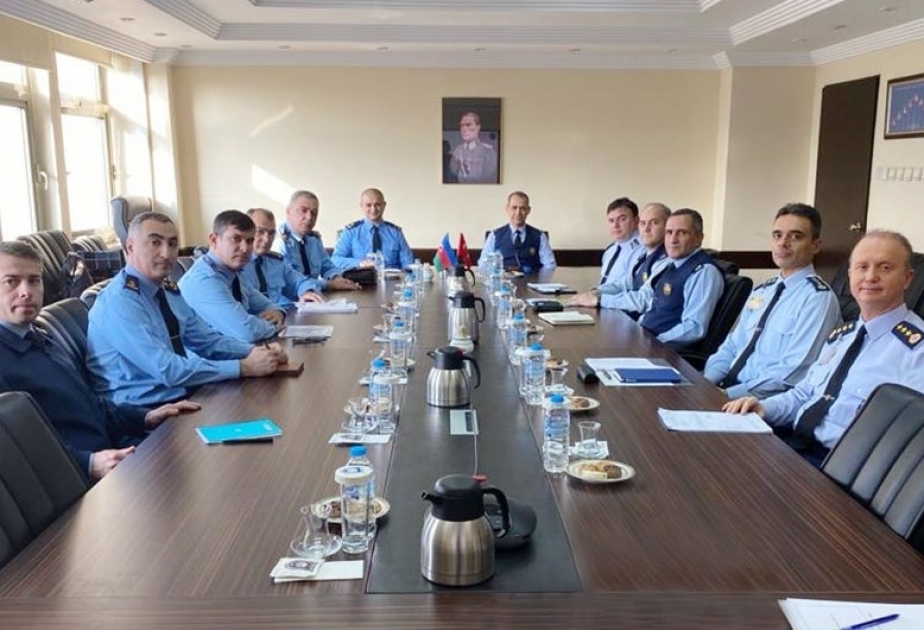 مفاوضات بين ممثلي القوات الجوية الأذربيجانية التركية