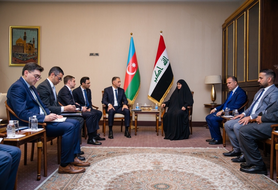 Делегация во главе с министром цифрового развития и транспорта Азербайджана подписала ряд документов в Ираке