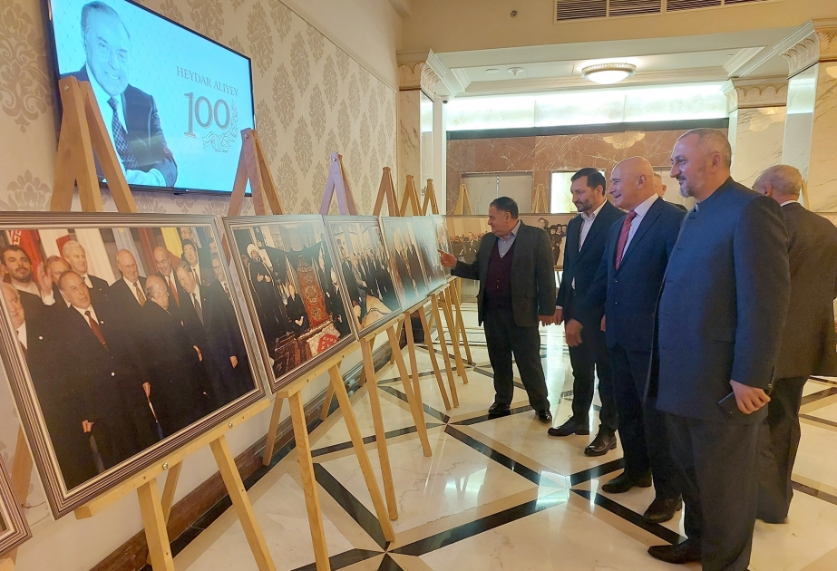 AZƏRTAC-ın təşəbbüsü ilə Tbilisidə Ulu Öndərin 100 illik yubileyinə həsr olunan fotosərgi açılıb