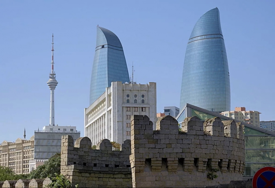 Baku: Aserbaidschans Hauptstadt, in der sich Antike und Moderne treffen