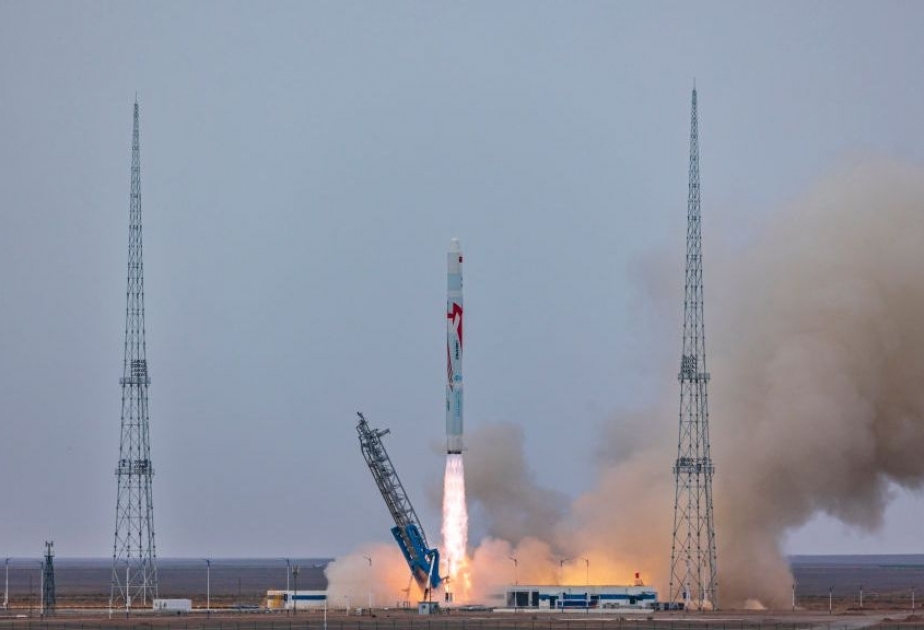 Çin şirkəti metanla uçan raketlə orbitə üç peyk buraxıb