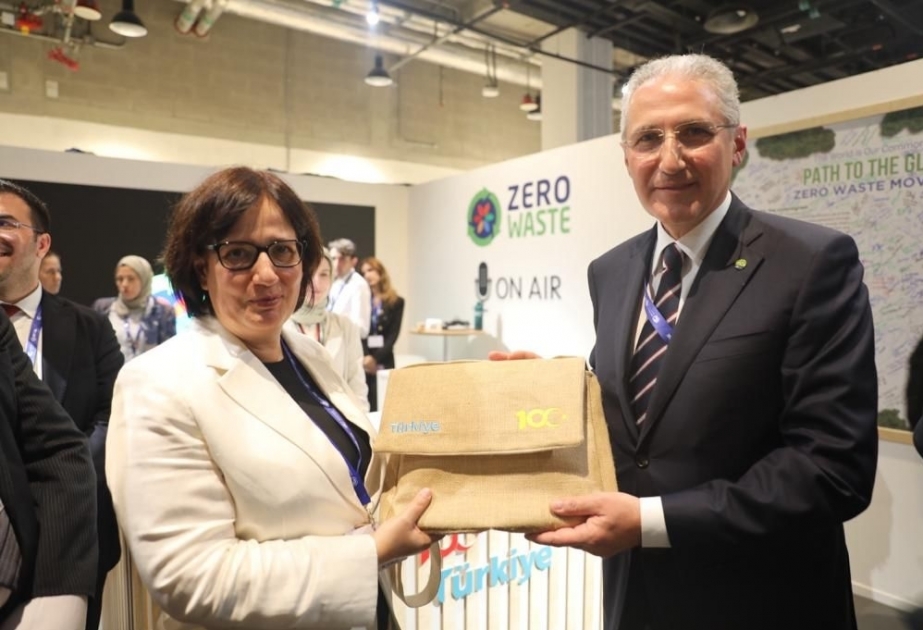Aserbaidschanische Delegation besucht türkischen Pavillon auf der COP28
