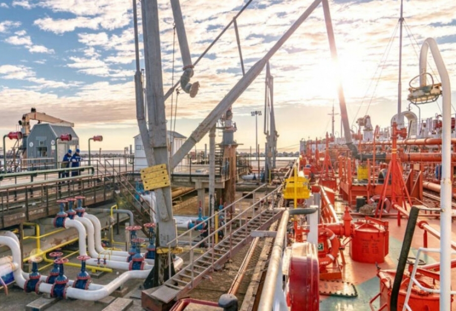 Казахстан увеличил экспорт нефти через Бакинский порт в шесть раз
