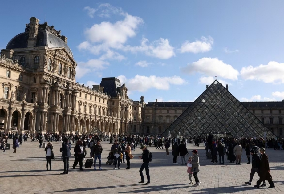 Парижский Лувр повысит цены на билеты