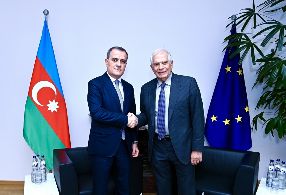 El canciller de Azerbaiyán mantuvo una reunión con el vicepresidente de la Comisión de la Unión Europea