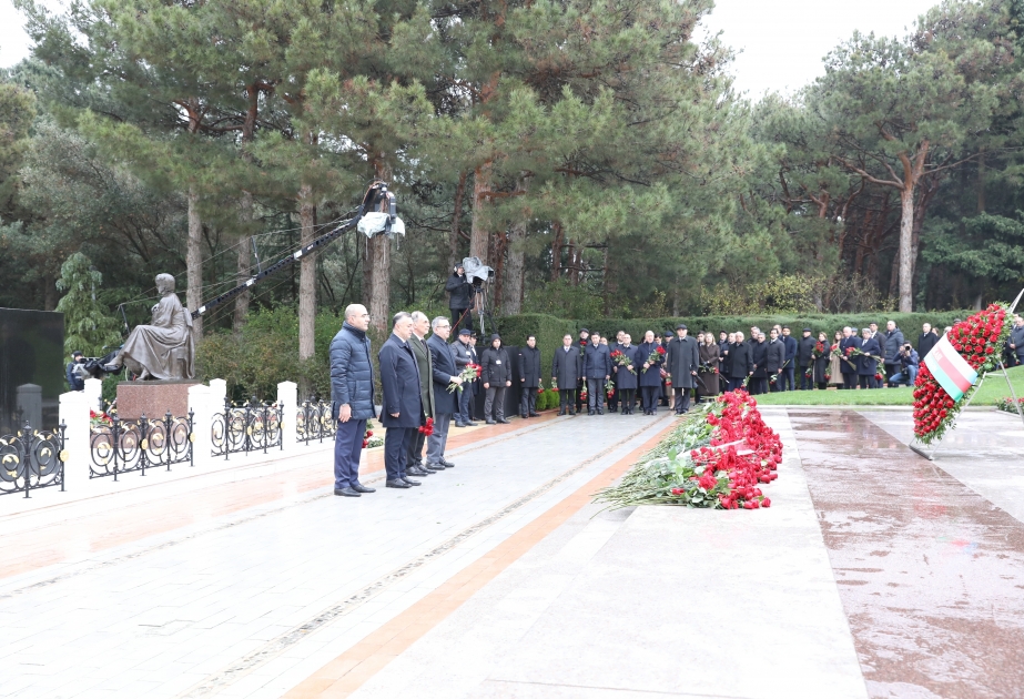 Руководство Министерства здравоохранения почтило память великого лидера Гейдара Алиева