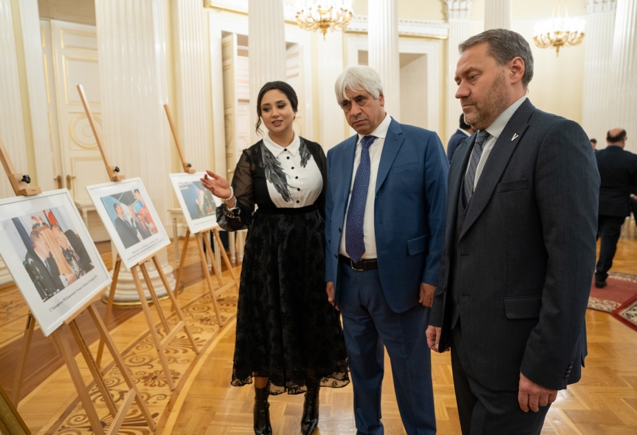 Sankt-Peterburqda Ulu Öndər Heydər Əliyevə həsr olunmuş fotosərgi açılıb
