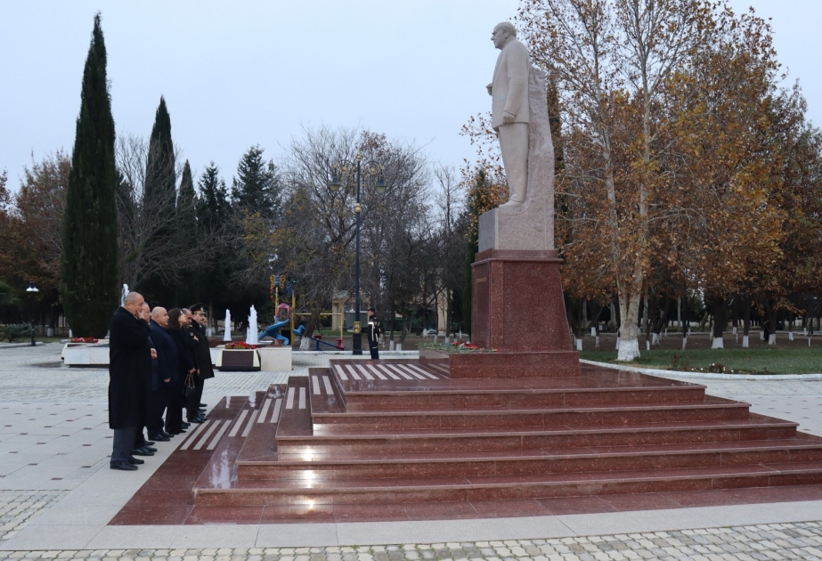 Qərb bölgəsində Ulu Öndərin xatirəsi ehtiramla yad edilib