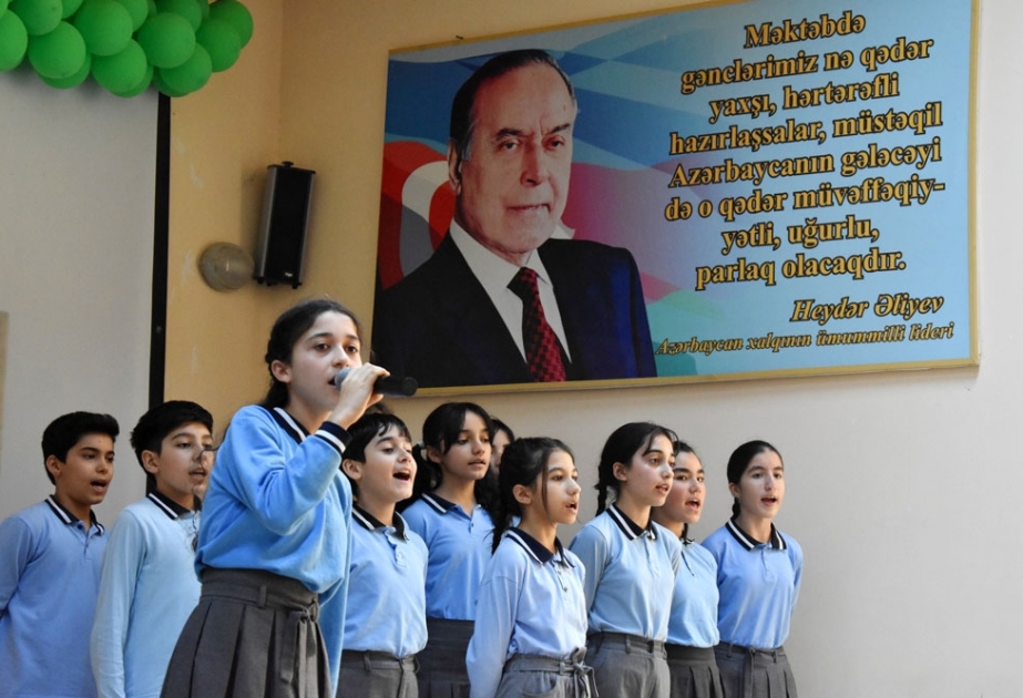 Dahi Liderin xatirəsi təhsil müəssisələrində anılıb