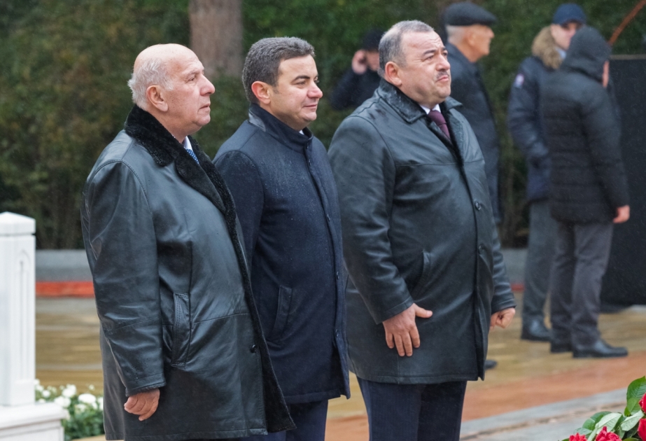 AZAL-ın kollektivi Ümummilli Lider Heydər Əliyevin xatirəsini anıb