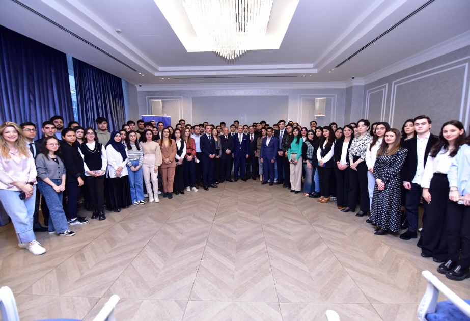 Azərbaycanlı Tələbələr və Məzunlar Platforması Ümummilli Liderin anım gününə həsr olunmuş silsilə tədbirlər keçirib