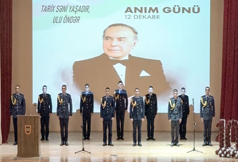 Hərbi qulluqçular Ulu Öndərin ordu quruculuğu sahəsində apardığı islahatlardan danışıblar