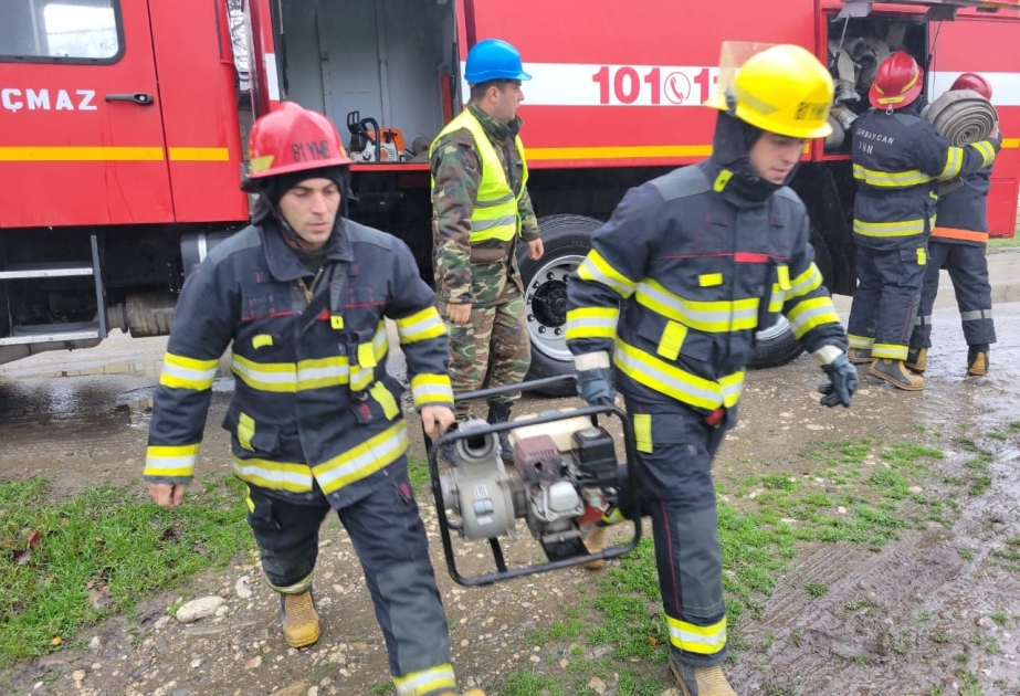 FHN: Xaçmazda fərdi yaşayış evlərindən su çəkilərək kənarlaşdırılır