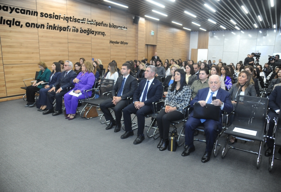 Tikinti sektorunun inkişafında qadınların rolu müzakirə edilib