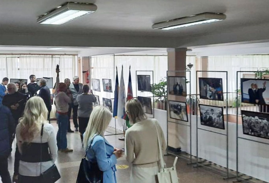 В Житомире представлена фотовыставка по случаю 100-летнего юбилея Гейдара Алиева