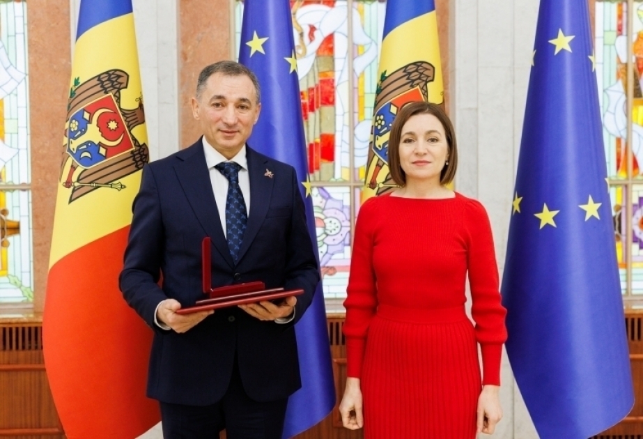 La Presidenta de Moldavia concede la "Orden de Honor" al embajador de Azerbaiyán