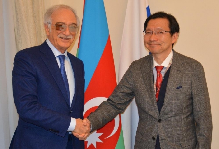 Se debaten cuestiones de cooperación bilateral entre Azerbaiyán y Japón