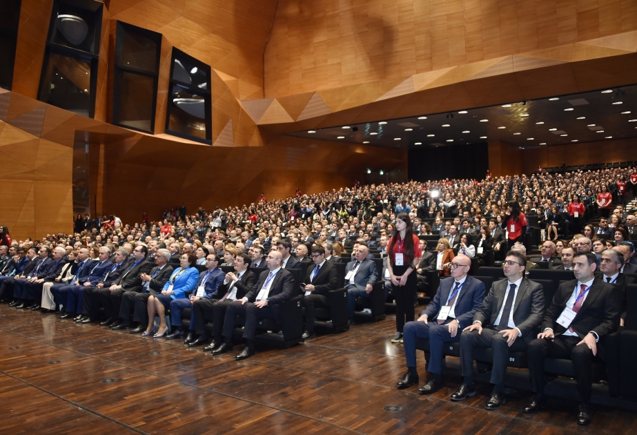 Bakú acoge el XVI Congreso de Profesores de Azerbaiyán ACTUALIZADA