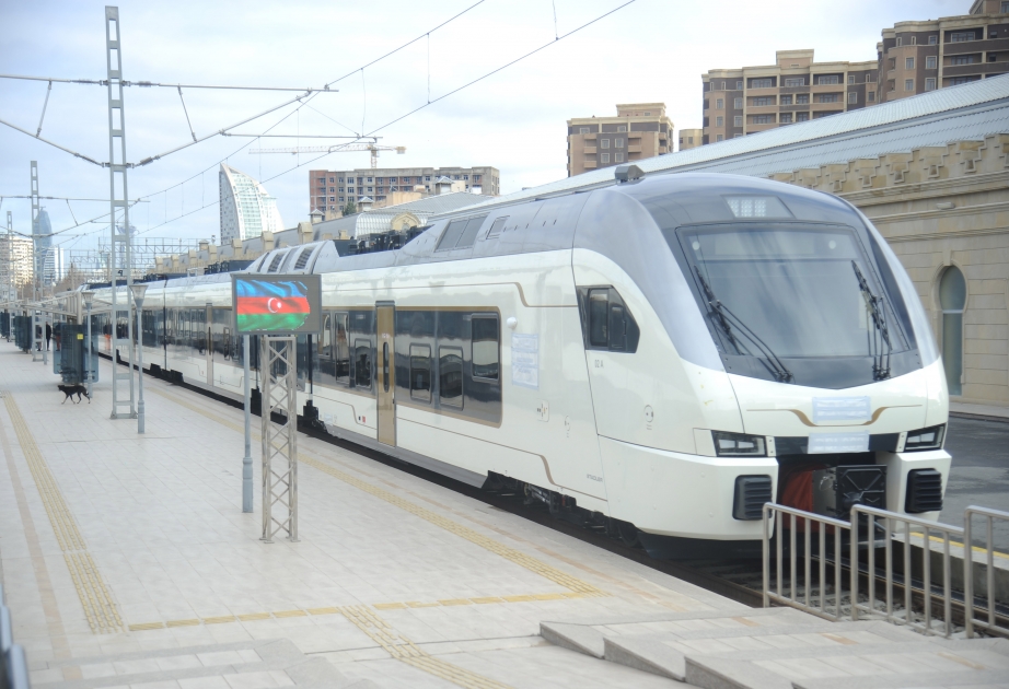 “Stadler”in iki yeni qatarı Bakıya gətirilib VİDEO