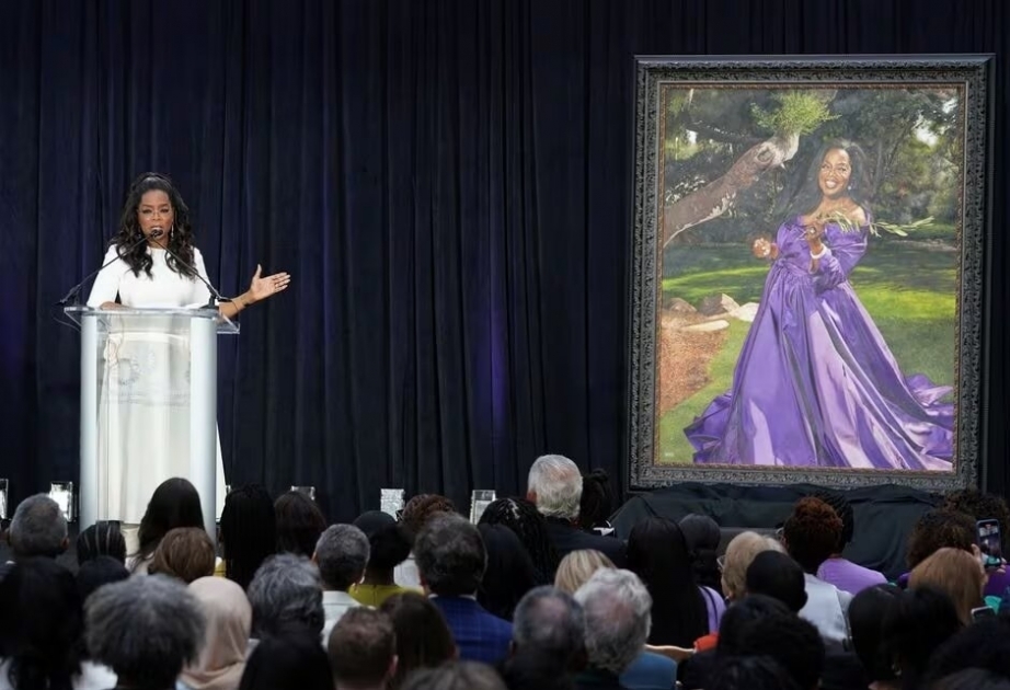 Oprah Winfrey portrait — featuring the color purple — unveiled at National Portrait Gallery